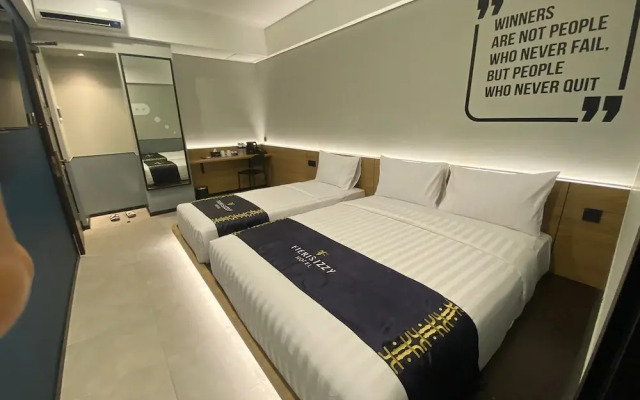 Fieris Izzy Hotel