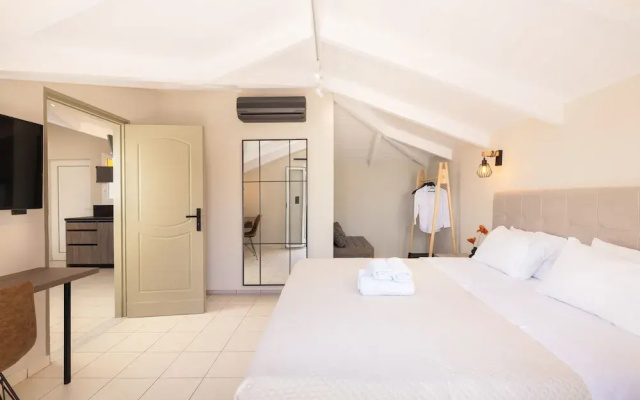 Manthos Beachfront Apartments