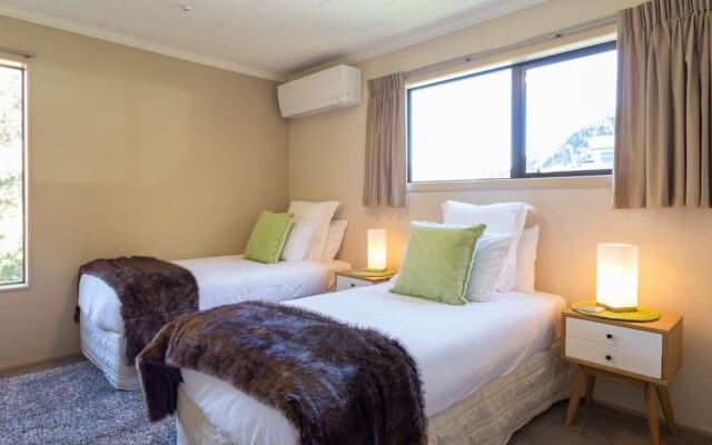 Distinctive Mountain View Spacious Home