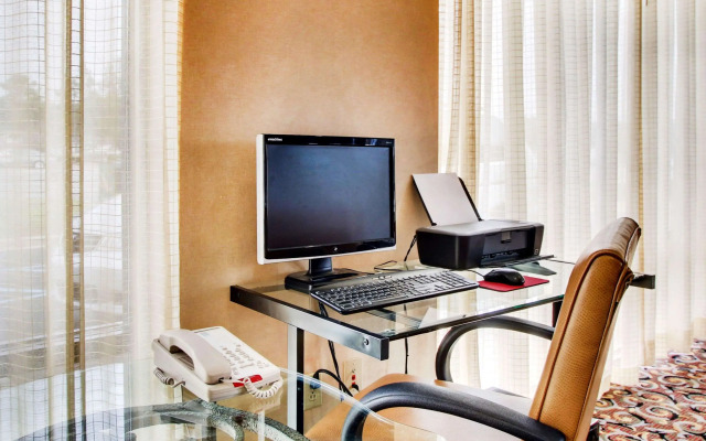 Quality Inn &  Suites Hattiesburg North