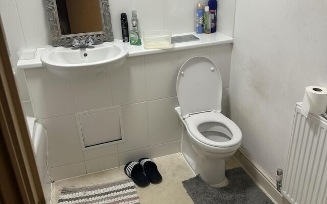 Immaculate 2-bed Apartment in Greenhithe