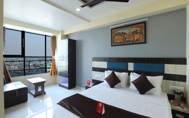 OYO 9805 Hotel Apollo