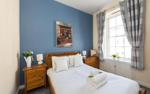 Downtown and central 1 bed in Edinburgh, sleeps 4