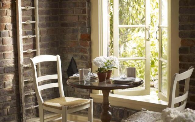 Maison Fleurie, A Four Sisters Inn