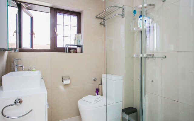 Spacious 3 Bedroom in South East London With Garden