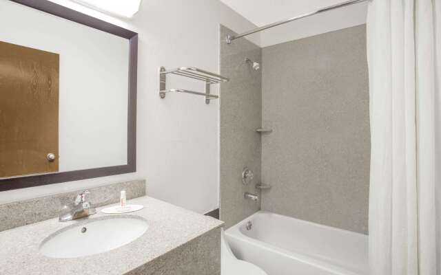 Super 8 by Wyndham Champaign