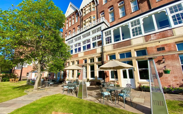 Yarrow Hotel
