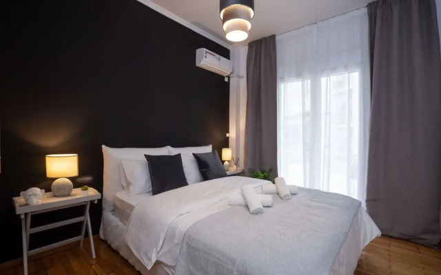 Black Pearl apt in Koukaki