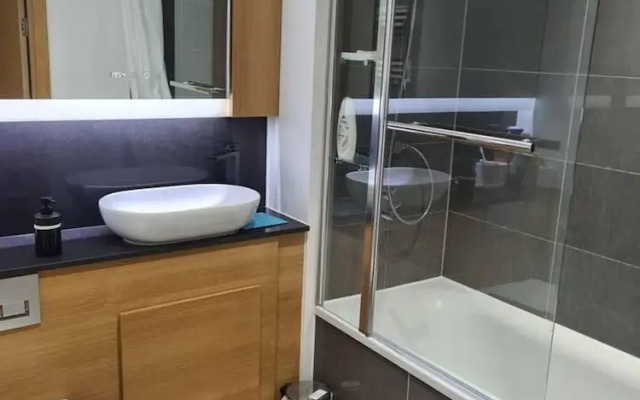 Remarkable 1-bed Apartment in Dartford