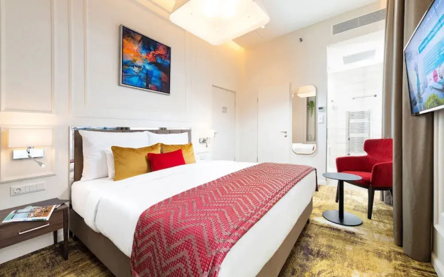 Three Corners Avenue Hotel