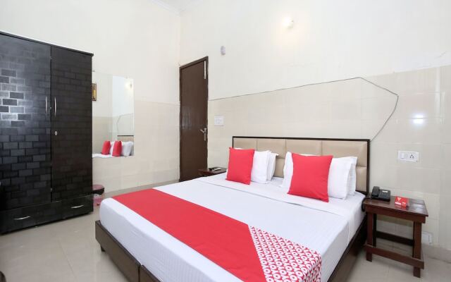 OYO 12934 Hotel Shivjot