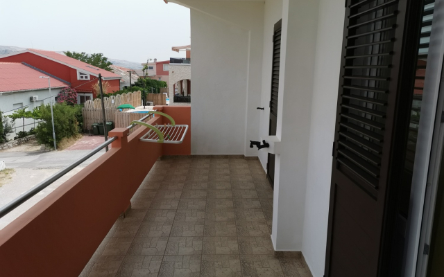 Apartment Ivo - with nice garden: A1 Pag, Island Pag