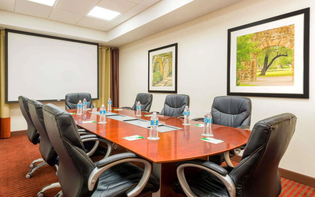 DoubleTree by Hilton San Antonio Northwest