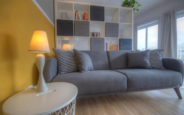First floor studio apartment seconds from Balluta Bay IPAP1-1