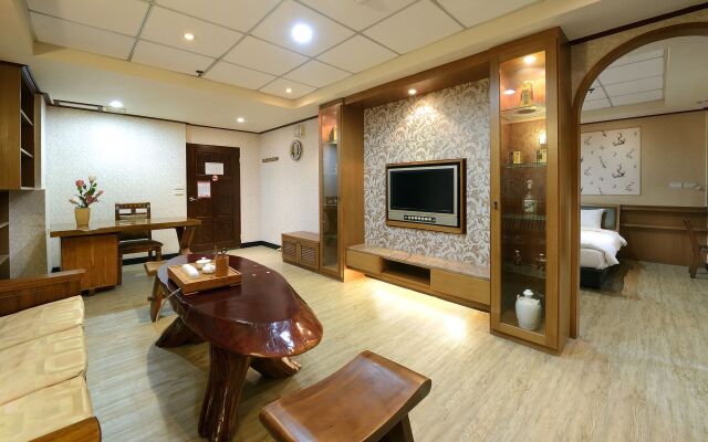 Jinsa Lakeside View Resort