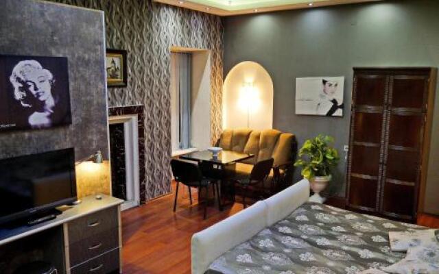 Golden Point Apartments