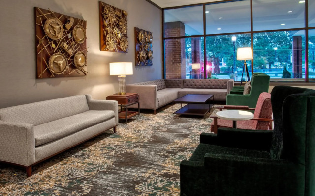 DoubleTree by Hilton Lansing