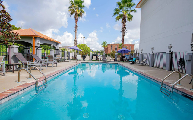 Comfort Suites Oil Center