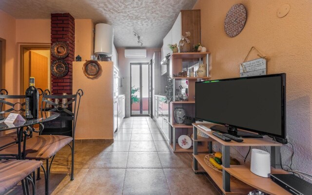 Awesome Home in Vrsi With 2 Bedrooms and Wifi