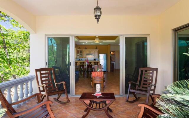 Villas Iguana A-2 Beachfront Condo