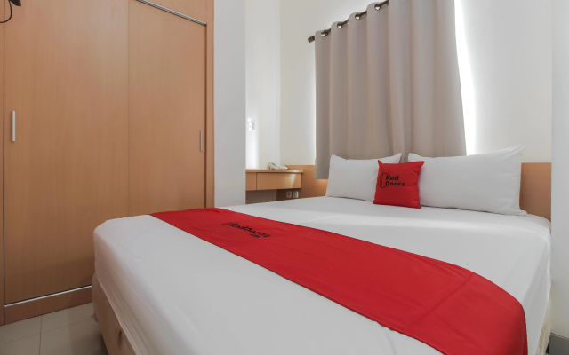 RedDoorz Plus near Galaxy Bekasi – Guest Rooms – Bekasi