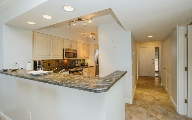 Som 503 - Somerset 2 Bedroom Condo by Redawning