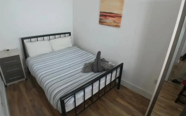 Bermondsey London, 3 People Apartment, Peaceful