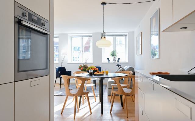 Lovely 1 Bedroom Apartment In The 18Th Century Building In Downtown Copenhagen