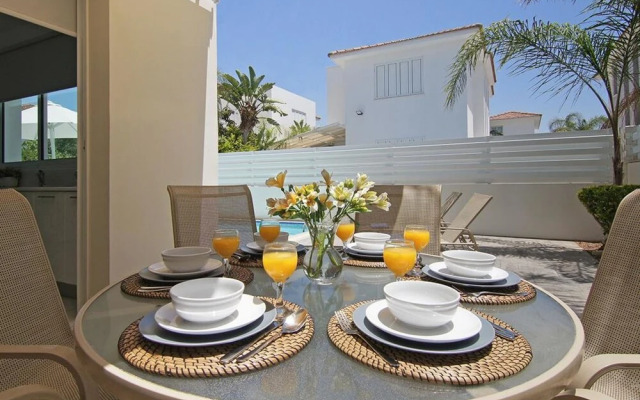Paloma Paralimni in Paralimni