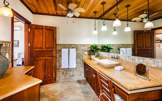 Luxury Beachfront 5 Bedroom Villa on Famous Beach