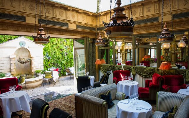 L'Hotel