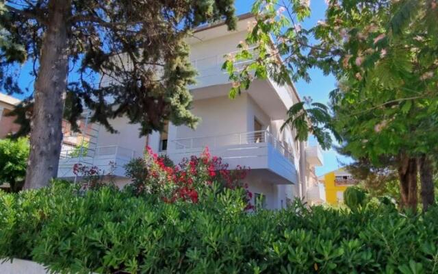 M18 - Marcelli, Trilocale Con Giardino a 50mt Dal Mare