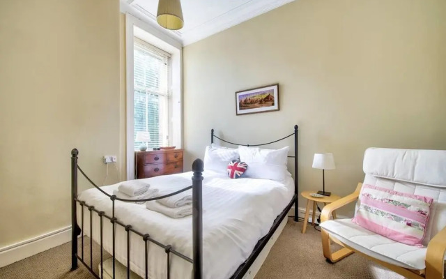 Lovely and Spacious 2BR Home on Comiston Road