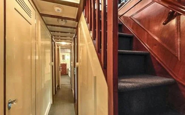 Hotelschiff Nedeva Bremen