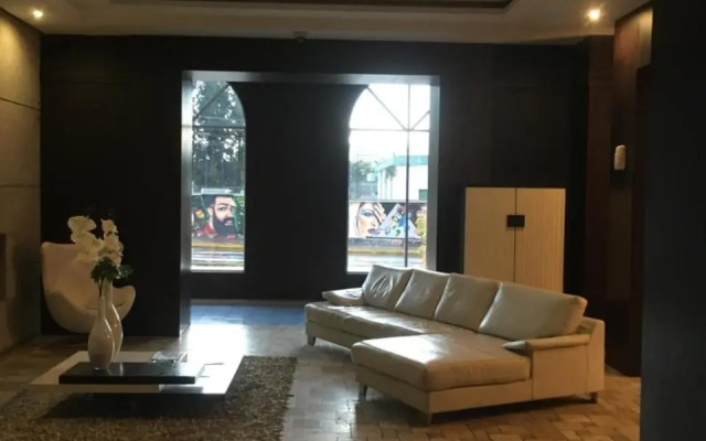 Ritz Plaza