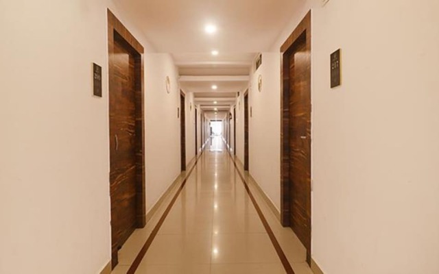 Fabhotel Twin Tree Suites