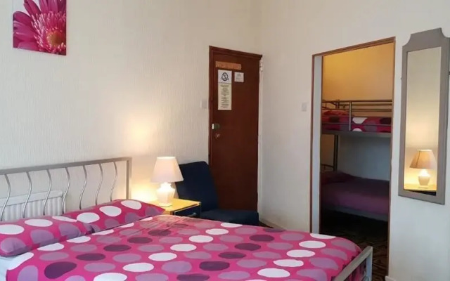 Sinatras Hotel
