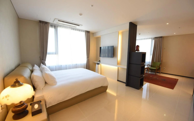 Geoje Art Nouveau Suite Hotel
