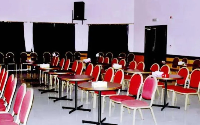 OYO 142 Al Sharqiya Sands Hotel