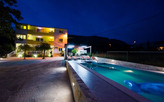 Apartment MARISKA - with swimming pool A1 Podstrana, Riviera Split