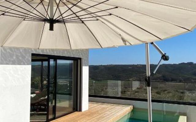 Luxury Villa with Infinity Pool