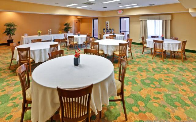 Holiday Inn Express WINFIELD