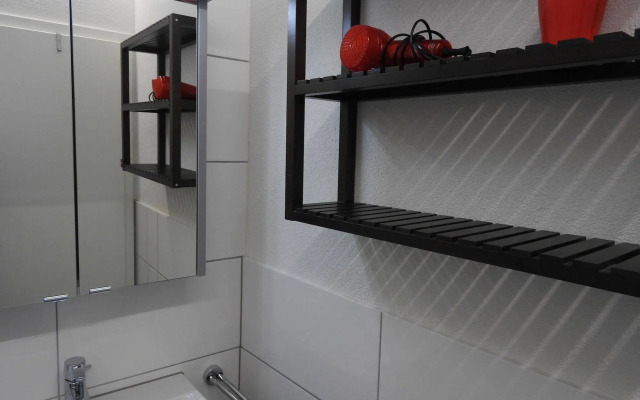 INSIDE FIVE City Apartments