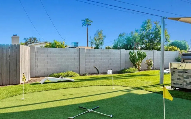 Amazing 4-bdrm W/backyard Paradise in Scottsdale!
