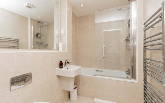 Henley Town Centre With Parking - From 110 Per Night