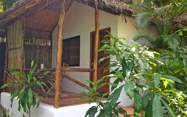 Laluna Bungalows & Restaurant