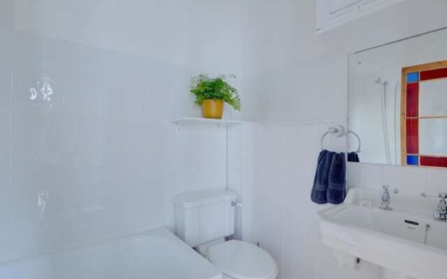 Delightful Holiday Home in Appledore With Garden