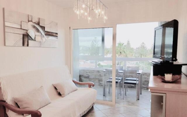 5 min walk from Yumbo! 417