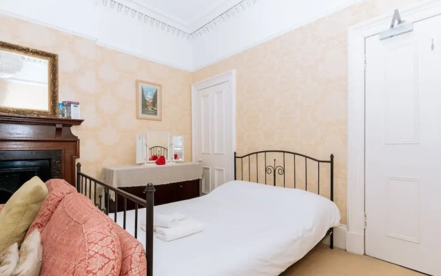 Spacious 4 Bedroom Apartment Near The Meadows/old Town