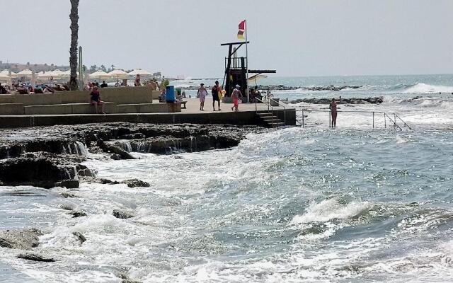 Dionysos Central Hotel
